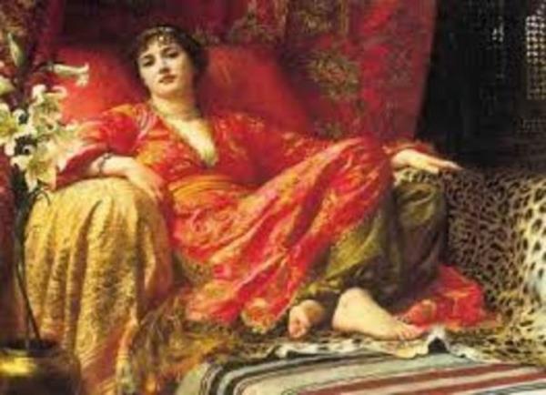 Hrrem Sultan, yine stanbul'da Kariye adyla anlan tekkeyi daha sonra medreseye evirtmitir.