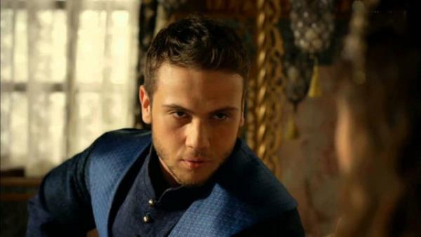 Manisa ve Karaman sancak beyliklerinde bulunan Selim ve Bayezid'in, kendilerini ispatlamalar ve buna bal olarak asker ve halkn tevecchn kazanmalar iin 1548'de ran'a sefer yaplmasnda etkili oldu.