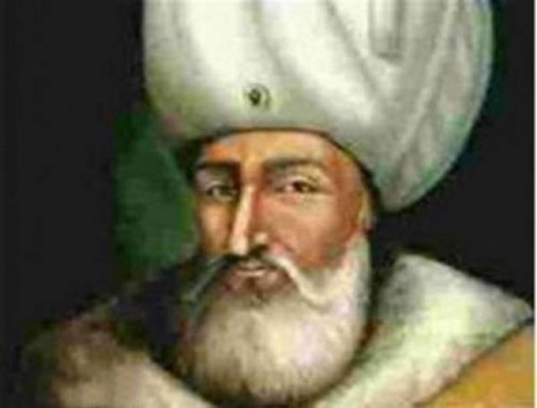 Hrrem Sultan, faaliyetlerine ehzade Mustafa'ya taraftar olan devlet adamlarn ortadan kaldrtmakla balad. Esasen Valide Hafsa Sultan 1534'te lnce, ii nemli lde kolaylamt.