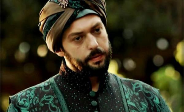 Zira gerek Vezrizam Makbul brahim Paa, gerekse henz hayatta bulunan Valide Hafsa Sultan bu ehzadeye veliaht gzyle bakyor, asker ve halk dabu ehzadeyi ok seviyordu.