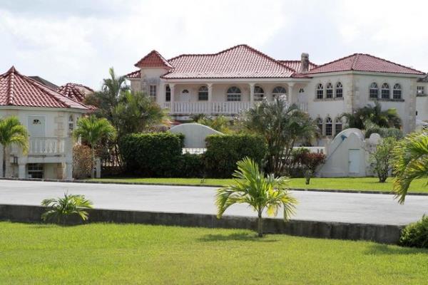 Rihanna'nn annesi iin ald Barbados'ta bulunan malikane