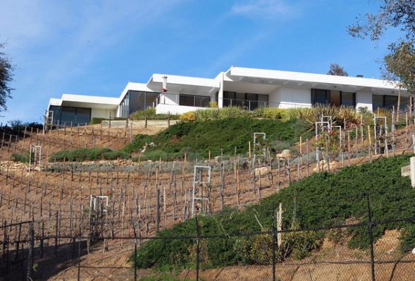 Jennifer Aniston'un evinin farkl bir adan grnm