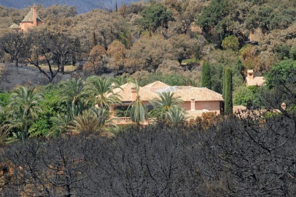 Julio Iglesias'n yangnda zarar gren Marbella'da bulunan evi