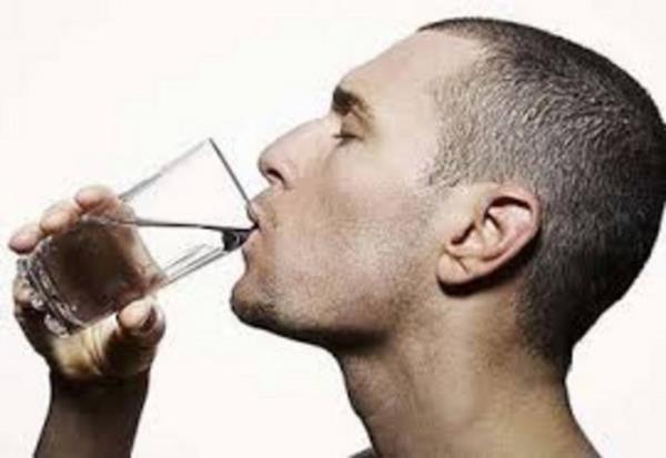 <b>Yorgunluk</b> Su vcudunuzdaki en nemli enerji kaynaklarndandr. Dehidratasyon (susuz kalma) vcudu yavalatan enzimatik aktiviteye sebep olarak yorgunluk ve halsizlie yol aar.