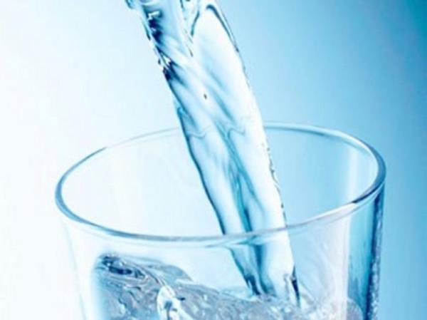 Yeterli ya olmamas nedeni ile tarm alanlar bata olmak zere tm yaam tehdit eden susuzluk, yan bandaki srahide ylece durduu halde yeterince su imeyen insanlarda geri dnlmez hasarlara yol ayor.