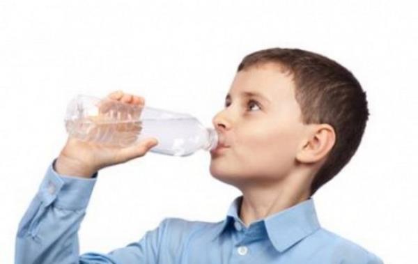 <b>Astm ve alerjiler</b> Dehidratasyona maruz kalan vcut sudan tasarruf etmek iin havayollarn daraltyor. Siz daha susuz kaldnz hissetmeden histamin bu durumun farkna varyor ve salgsn arttryor.