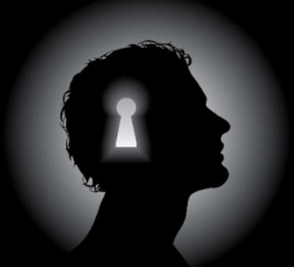 <b>Resim altrmas:</b> Bu altrmayla alveri listelerini ok kolay ezberleyebilir, hafzanz glendirebilirsiniz. Bunun iin kalem kat aln ve kadn zerine bir tane mum, bir kuu,  kollu bir kakts,  yaprakl bir yonca, be parmakl bir el,