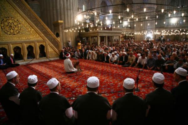 nayetine ihtiyacmz ak, aresizliimiz her hlimizden belli; bizleri yara-bere almadan hedefe ancak Sen ulatrabilir ve bugne kadar elli defa atlam, krlm ruh dnyamz da ancak Sen tamir edebilirsin. imizi Sana dkyor, kusurlarmz Sana ayor ve bize yeniden insan olma yollarn gstermeni diliyoruz.