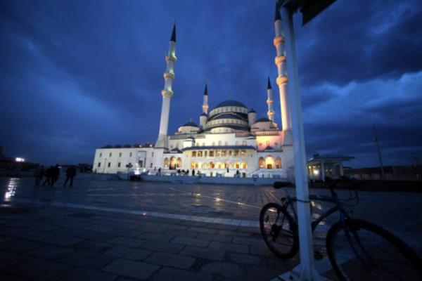 1. YA LAHE'L-ALEMN! Bize verdiin isteme duygusu ve istenenleri verecein inancyla rahmetinin vs'ati geniliindeki kapna dayanyor, u mbarek berat gecesinde bir kere daha hlimizi arz etmek istiyoruz.