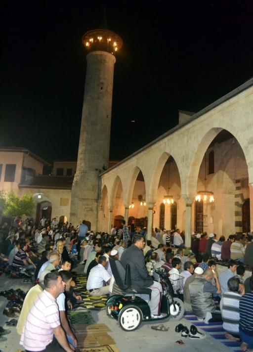 Var eden Sensin, yok eden de Sen; uzak tutan Sensin, yaklatran da Sen; Sen bizi biz etmeseydin biz bu duyduklarmz duyamaz ve bize imann ne'esini tattrmasaydn u sylediklerimizi mrldanamazdk. Verdiklerin vereceklerinin referans; diliyor ve dileniyoruz, bize yaknln duyur ve benliimizde Sana kar yaklama heyecanlar uyar.