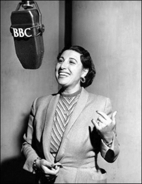 <p>Emel Gazimihal</p>  lk kadn Radyo spikeri