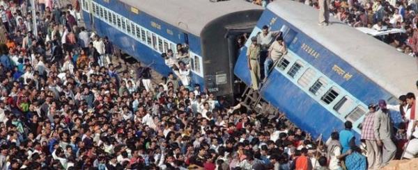 Hindistan, 115.000 km'lik uzunluu ve 11 bin treniyle Asya ktasnn en byk demiryolu ana sahip lkesi ama trene aslarak veya zerinde oturarak seyahat edenler yine bu lkenin vatandalar...