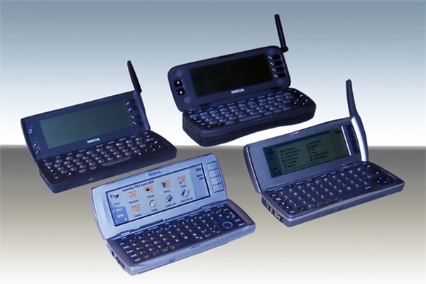 <p><b>1996</b></p>  Nokia, internete girebilen ilk telefonu retti.
