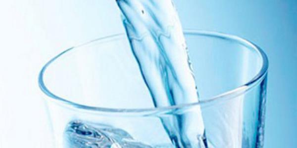 Dehidrasyon doku boluklar, eklemler, bbrekler, karacier, beyin ve deride zehirli keltilerin birikmesine yol aar. Su bunlar temizler.