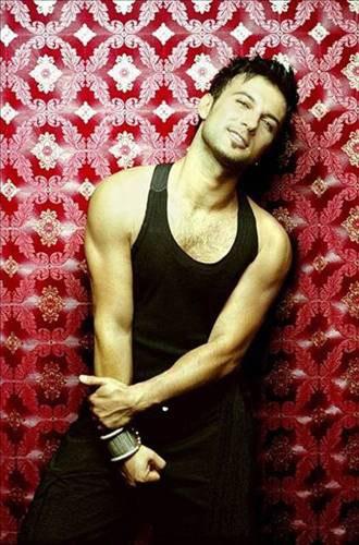 Tarkan - Almanya doumlu.. Aslen Rize'li..