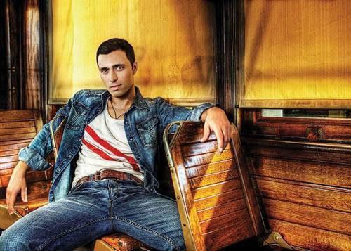 Mustafa Sandal - stanbul doumlu.. Ancak annesi Adanal, babas Erzincanl...