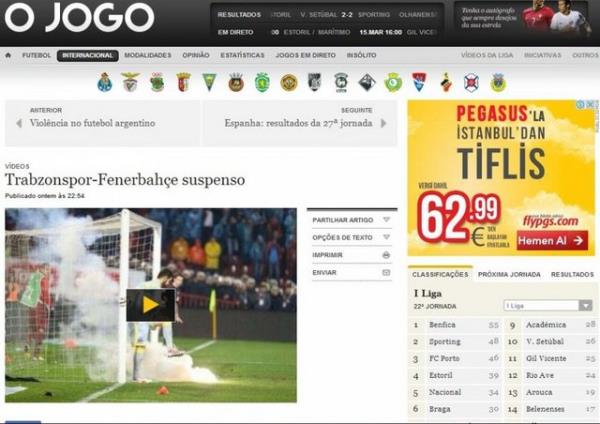 <p><b>O JOGO </b></p>  "Trabzonspor taraftar 30 dakika boyunca sahaya maddeler att, Fenerbahe bayran yrtt. Ma tatil edildi"