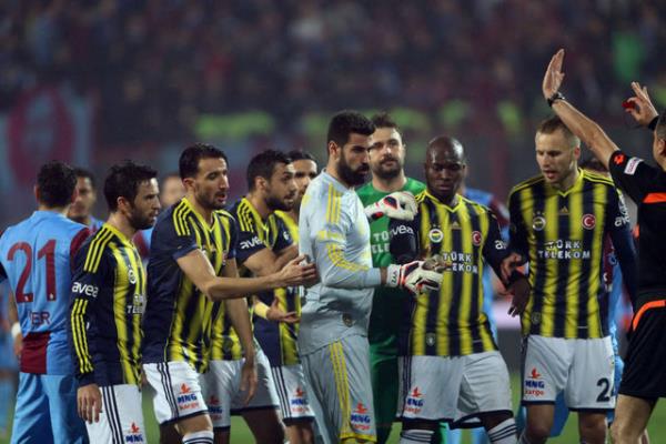 Trabzonspor olarak iyi yolda gitmiyoruz. Bu takim bunlari haketmiyor. Defalarca yazdim yine yaziyorum "savan" kazanani olmaz.