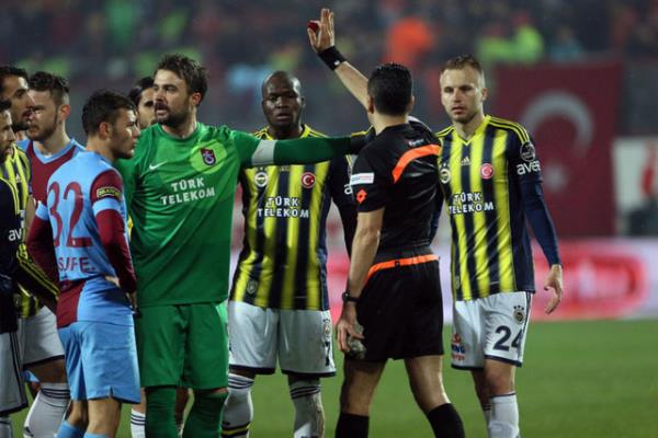 Hepsi bi yana byle Trabzonspor bakanna sahip olduumuz iin utanyorum,lanet ediyorum.Byle ynetimsiz bi takm olamaz.