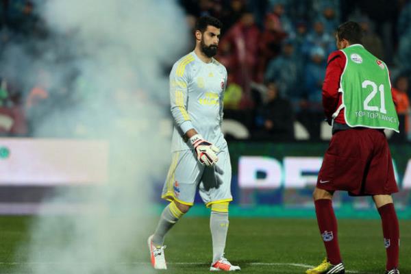 Trabzonspor Fenerbahe'yi ancak seyircisiz oynarsa yenebilir. Takmn bu derece sabote eden bir seyirci dnya yznde yok