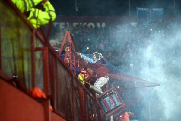 Kisilerin yaptiklari kurumlari baglamadigi icin taraftarlarimizn yaptigi hic bir olay Trabzonspor u baglamaz