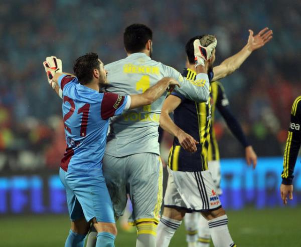 Kald ki Trabzonspor bunlarn karsnda deil daima tarihi gerei yannda yer alr