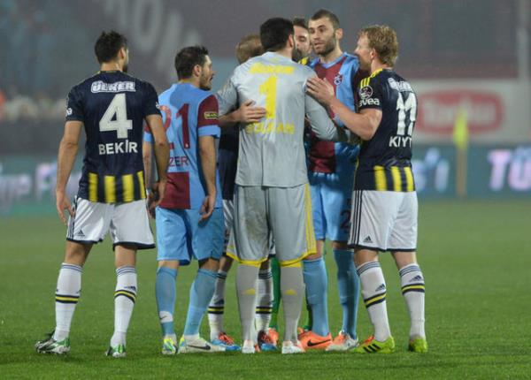 Haftalardr deplasmanda kazanamayan Fenerbahe,Trabzonspor taraftar sayesinde 3-0' ald, dnyor.