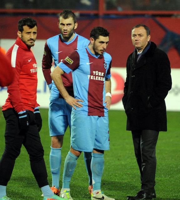 Trabzonspor ka yapym diyor, taraftar gz karyor.