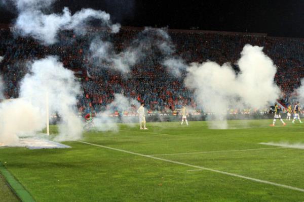 Ellerinden alnan ampiyonlua gre bu tepki az bile. yi yaptn Trabzonspor. Herkes hakettii muameleyi grr.
