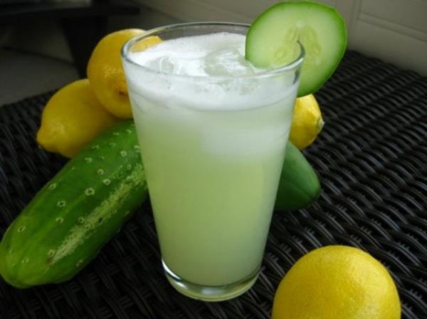 <p><b>Salatalk ve Limon </b></p>  Gnlk yediimiz salatalarmzda bolca bulunan salatalk ve limonun mkemmel birer antioksidan olduunu biliyor muydunuz?