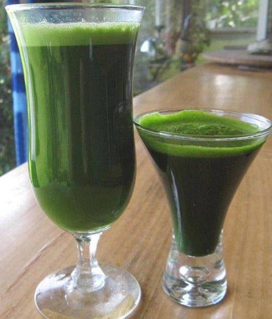 Diyetinizi ayn zamanda detoks yaparak uygulamaya karar verdiyeseniz bir salatalk ve yarm limon ile yapacanz ieceinizi gnde iki kere imelisiniz.