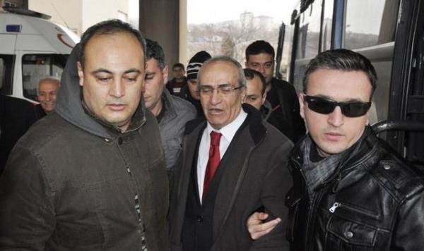 <p><b>TAHLYE TALEPLER REDDEDLEN SMLER</b></p>  Bedri Gltekin-Yazar