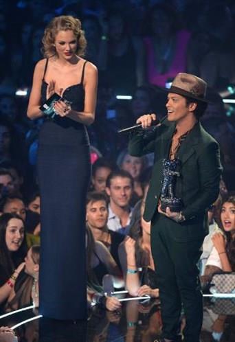 Bruno Mars 1.65 cm.
