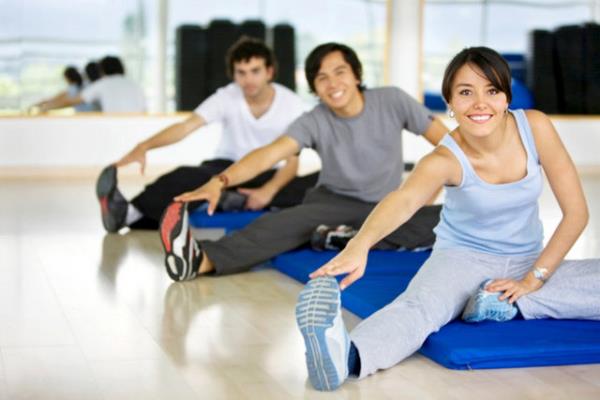 Egzersizlere balamadan en az 15 dakika snma ve ardndan kaslar esnetme hareketleri yapn...