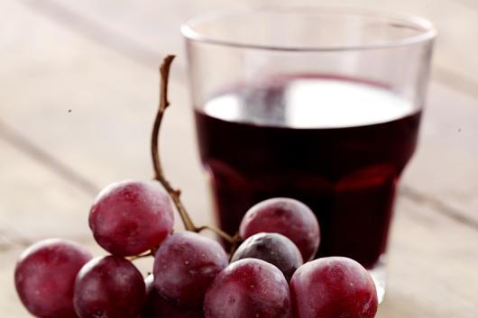 18-Siyah ve krmz zmden taze sklm meyve suyunu yemeklerle beraber iebilirsiniz.