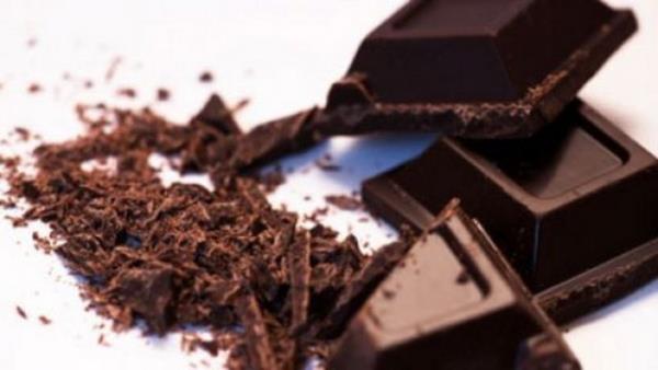 19- Haftada bir kere 50 gram gemeyecek kadar siyah, yani bitter ikolata yemeyi ihmal etmeyin. Bunun; kandaki kt huylu kolesteroln dmesi, vcudun antioksidan kapasitesini artrmak iin de ok nemli olduunu unutmayn.