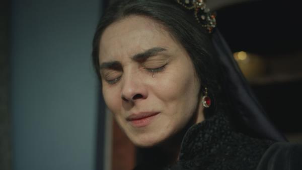 Nasl benim kalbime ve sarayma ate drd Rabbim'de onun can evine cehennem alevleri sarsn. Nefes aldka yansn. Yandka kahrolsun. Kahrolduka kahrolsun" diyerek beddua ediyor.