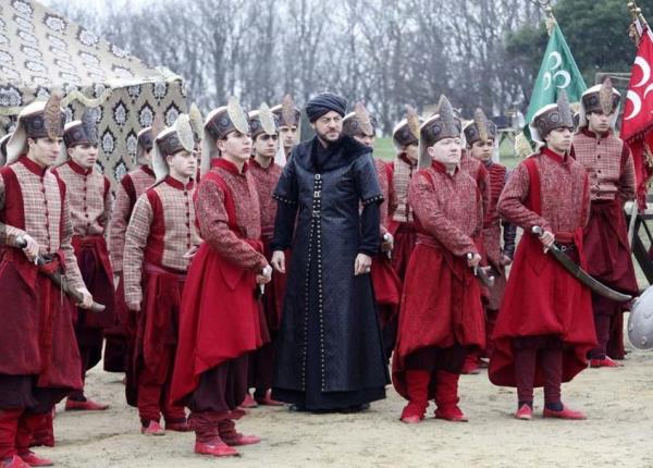 Dizide 'ehzade Mustafa'nn ldrlmesinden sonra Yenieriler'in ve halkn ayaklanmas Babakan Recep Tayyip Erdoan'n Gezi Park eylemlerine katlanlar iin syledii 'apulcu' olarak ifade edildi.