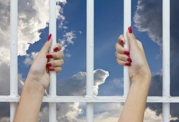 <p><b>evrenizden size bask var m? Bekar iseniz anne-baba, evliyseniz e - kaynana ? kaynbaba size bask yapyor mu?</b></p>   - Evet 54,4 Hayr 45,6