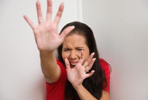 <p>Einiz sizi hi evden kovdu mu?</p> Evet 14,8 - Hayr 85,2