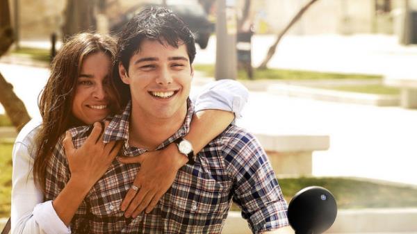 <p><b>Kemerlerinizi Balayn</b></p>  Film, Elena, Antonio'yla ak yaarken ayn zamanda da Giorgio ile olan ilikisini zerine kurulu bir senaryo zerine kurulu. Antonio aslnda Elena'nn en yakn arkadann sevgilisidir ve bu gen adama sayg duymamaktadr.