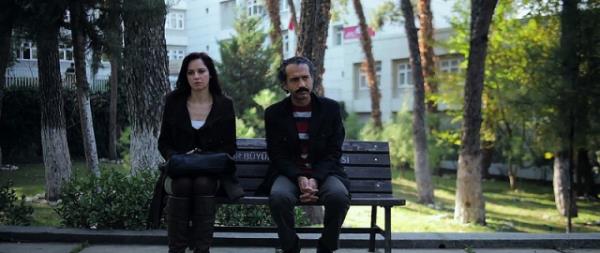 <p><b>Kksz</b></p>  Film, Bir kaybn ardndan yeniden aile olmay baaramayan, gn getike kendini yok eden 4 karakterin kaybolma hikayesini konu alyor.