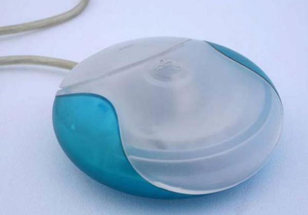 <p><b>iMac USB Fare</b></p>  1998'de iMac'le beraber tantlan fare, sadece tek bir dmeye sahip olmasnn yannda, bir hokey diski gibi tamamen yuvarlakt.