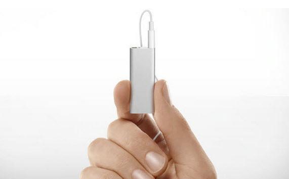 <p><b>Dmesiz iPod Shuffle (3. jenerasyon)</b></p>  Sadelik sevilen bir ey olsa da iPod Shuffle'da iler biraz tersine dnm, cihaz daha kark hale getirmiti. Cihazn g ve kilit dmesi dnda dmesi yoktu. Kontrol etmek iin uyumlu kulakl ve uzaktan kumanday kullanmanz gerekiyordu. arklar arasnda dolamak iin Mors kodlarna benzer sistemi kullanmak, kullanclar ileden kartmaya yetmiti.