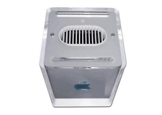 <p><b>Power Mac G4 Cube</b></p>  Apple, 90'larn sonlarnda ve 2000'lerin balarnda, baz ilgin ve garip fikirlerle ortaya kmaktan ekinmiyordu. Power Mac G4 Cube da irketin baarsz olan bu deneylerinden bir tanesi. Fiyat 1.800 dolardan balayan cihazn kasas kolaylkla atlayabiliyordu, ekli ise kullanszd. Maazala raflarnda sadece bir yl kalmay baarabildi.