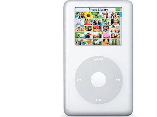 <p><b>iPod Photo</b></p>  2004'de video gsterebilen bir iPod'a talep artmt. Apple ise bu talebe 220x176 gibi dk znrlkte video oynatan, 500 dolarlk bir cihazla cevap verdi.