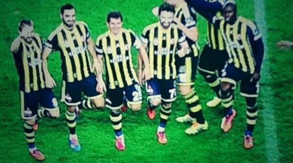 - Abi siz niye hep byle duruyorsunuz ya?