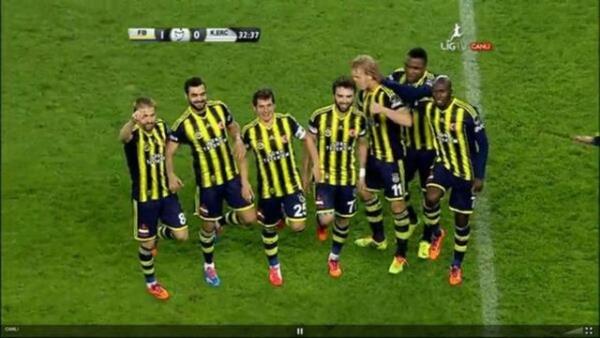 - Fenerbaheli oyuncular gol Hababam SInf'na armaan etti.