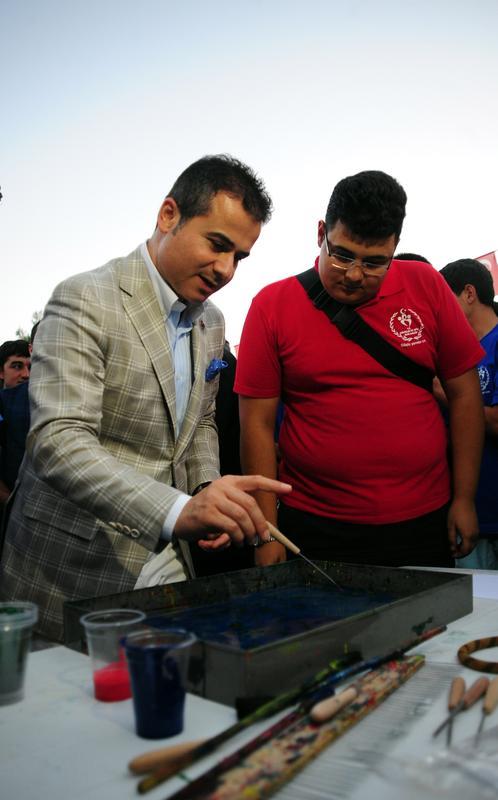 Ziyaret ve allar iin Antalya'ya gelen Genlik ve Spor Bakan Kl, Genlik Hizmetleri ve Spor l Mdrl'ne bal Duac Yaz Kamp'n ziyaret etti.