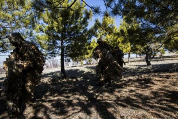 Kullandklar milli keskin nianc tfei JMK Bora-12 ile hedeflerini mesafe fark etmeksizin etkisiz hale getiren keskin nianclar, eitimlerinde dman keskin nianclar silahlarnn drbnlerinden vuruyor.